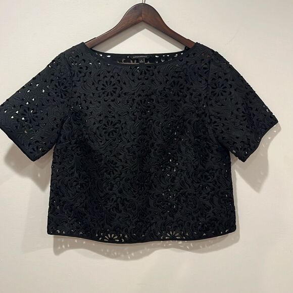 Banana Republic Women’s Black Short Sleeve Lace Cropped Blouse - Size Small - Picture 1 of 4